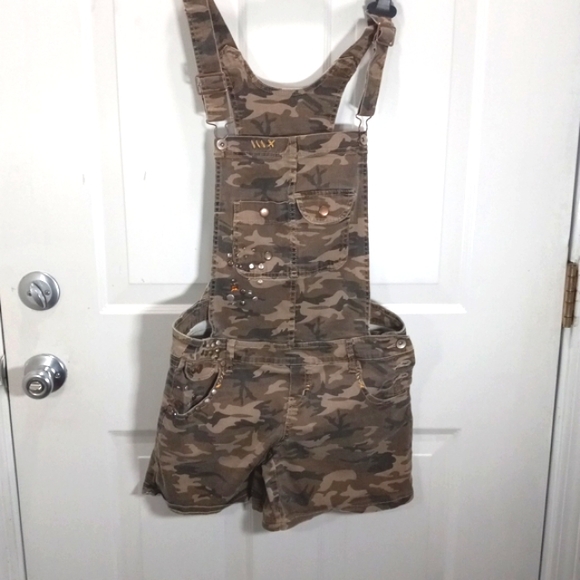 Jr L (11/13 Army Camo's Style with Embellishments - Picture 2 of 8